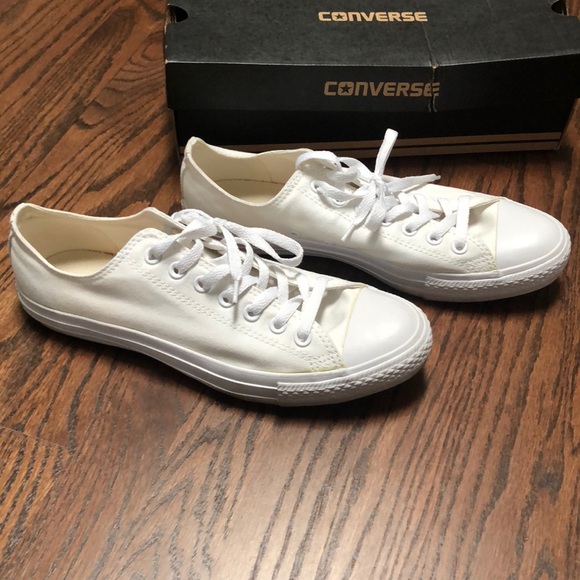 Converse men’s shoes size 10